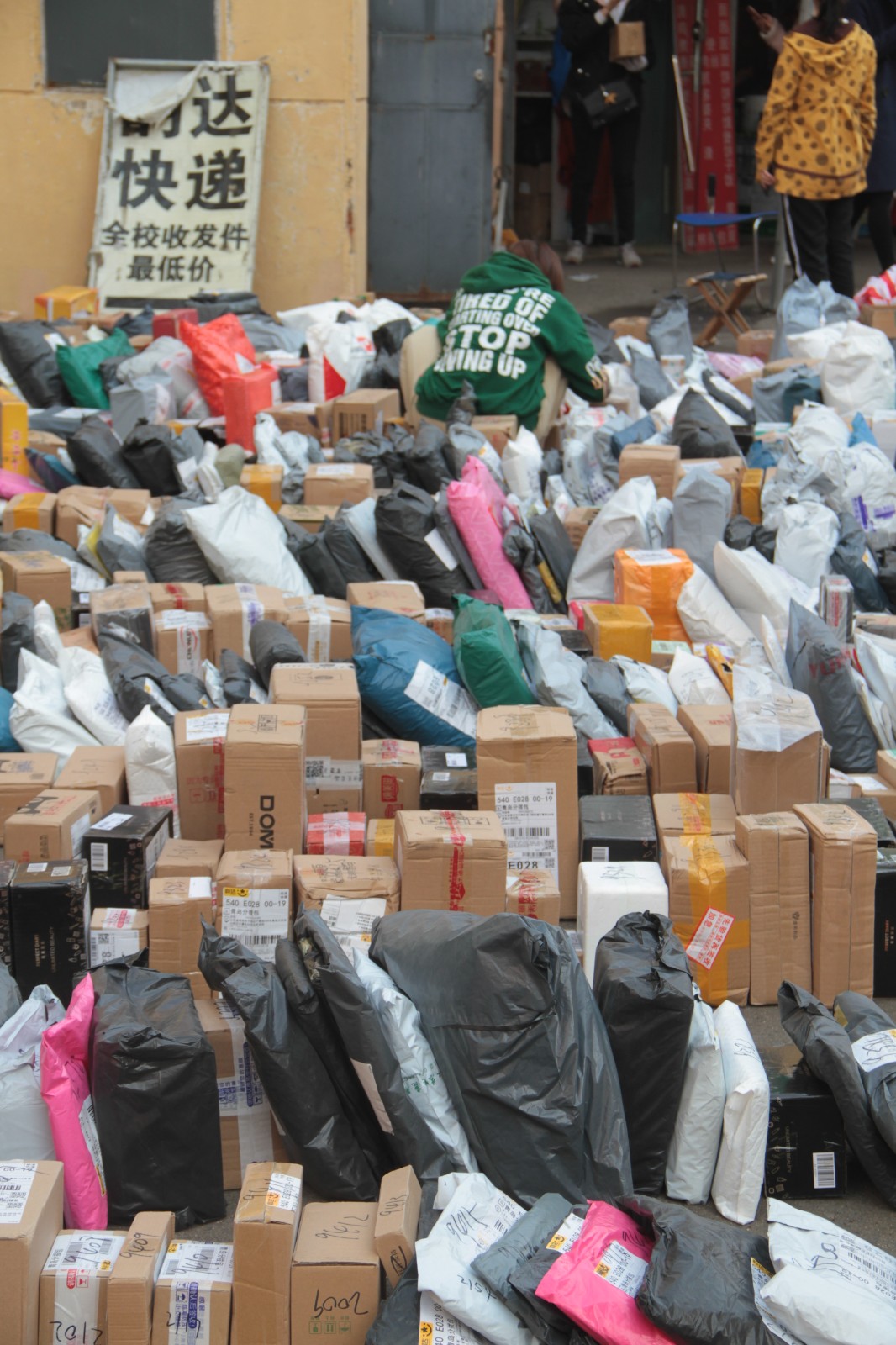 比特币暴涨!近20万人爆仓