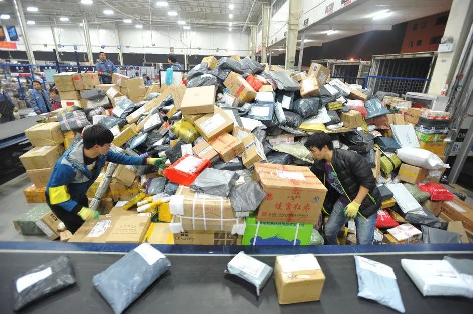 加密货币大跳水:超10万人爆仓宏观预期与技术因素共振引回调