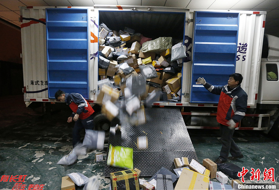 突发！全线万人爆仓